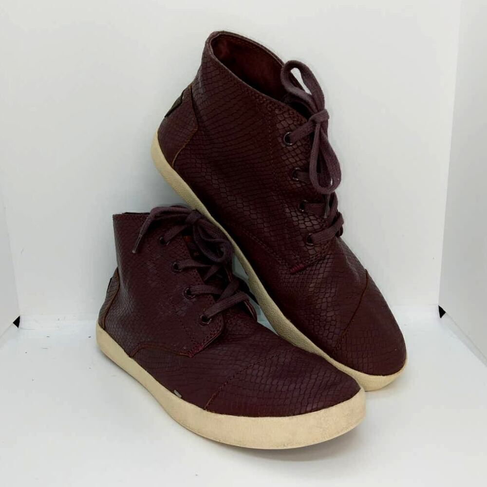 Tom's Maroon Snakeskin Embossed Leather Women's Fashion Sneakers - sz. 9 1/2